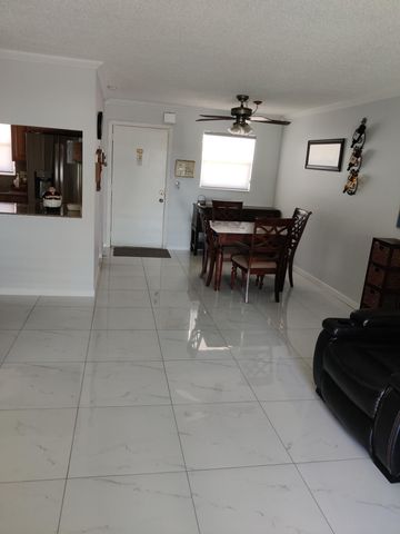 225 Bonnie Boulevard 405, Palm Springs, FL 33461