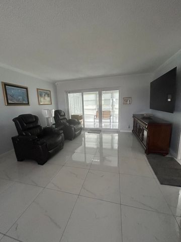 225 Bonnie Boulevard 405, Palm Springs, FL 33461