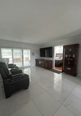 225 Bonnie Boulevard 405, Palm Springs, FL 33461