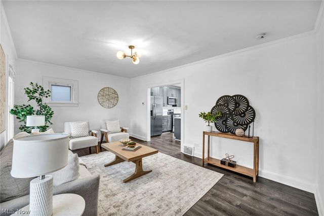 2204 Bunts Road, Lakewood, OH 44107