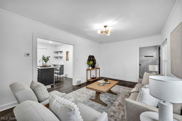 2204 Bunts Road, Lakewood, OH 44107