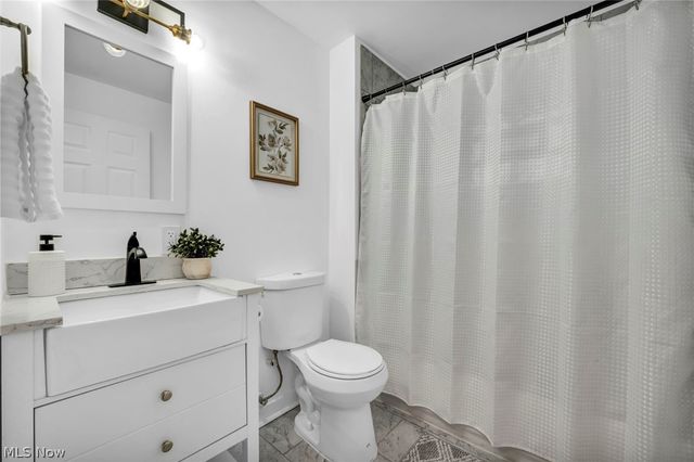 2204 Bunts Road, Lakewood, OH 44107