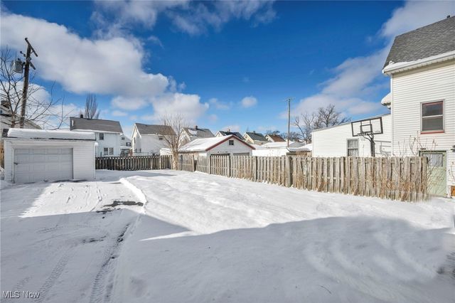 2204 Bunts Road, Lakewood, OH 44107