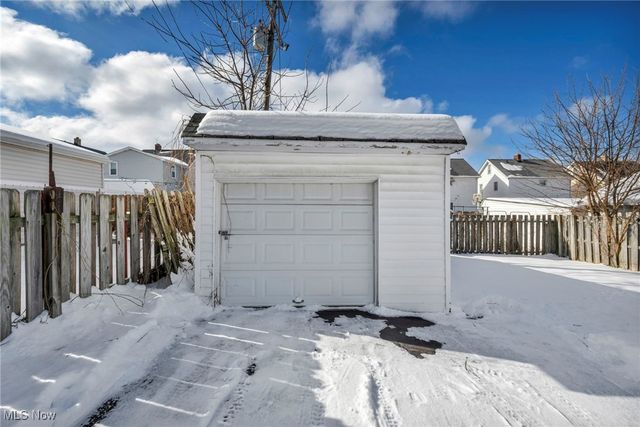 2204 Bunts Road, Lakewood, OH 44107