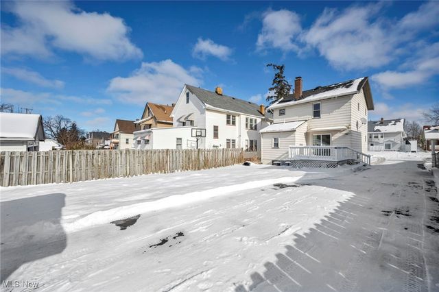 2204 Bunts Road, Lakewood, OH 44107