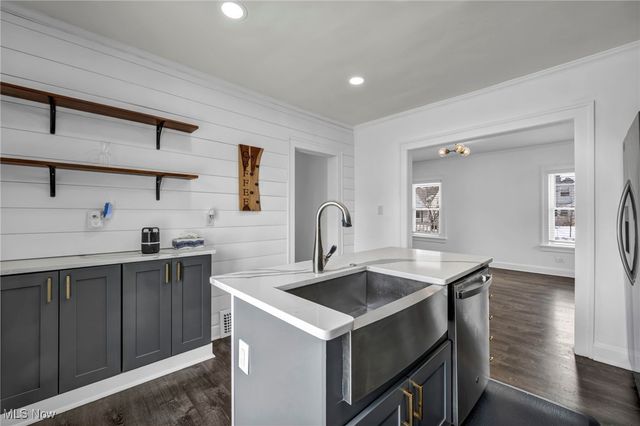 2204 Bunts Road, Lakewood, OH 44107