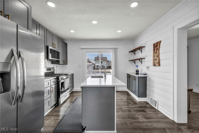 2204 Bunts Road, Lakewood, OH 44107