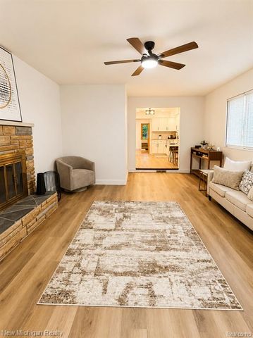 21550 Duns Scotus Street, Southfield, MI 48075