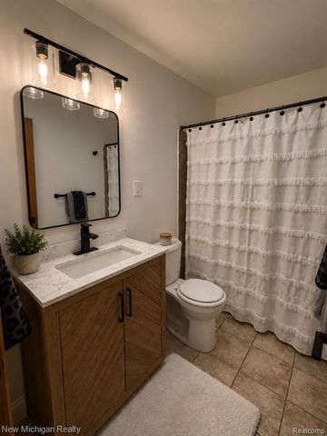 21550 Duns Scotus Street, Southfield, MI 48075