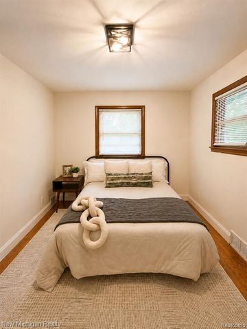 21550 Duns Scotus Street, Southfield, MI 48075