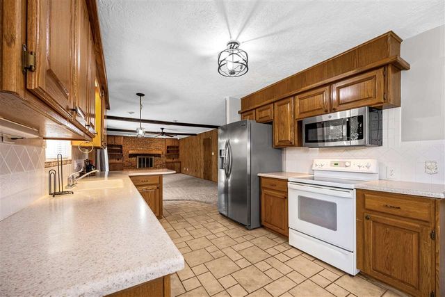 7202 NW Compass Dr, Lawton, OK 73505
