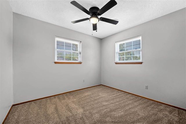 7202 NW Compass Dr, Lawton, OK 73505