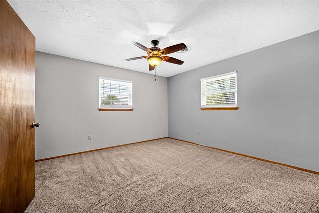 7202 NW Compass Dr, Lawton, OK 73505