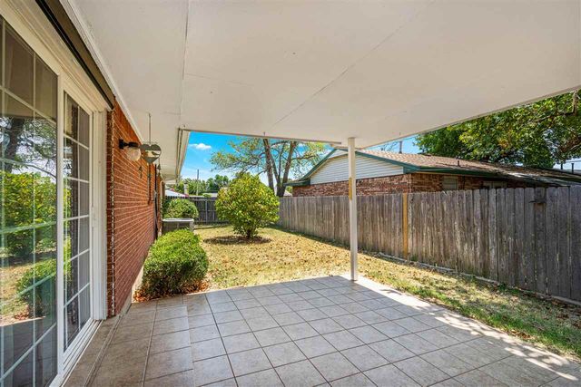 7202 NW Compass Dr, Lawton, OK 73505