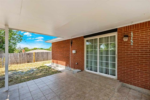 7202 NW Compass Dr, Lawton, OK 73505