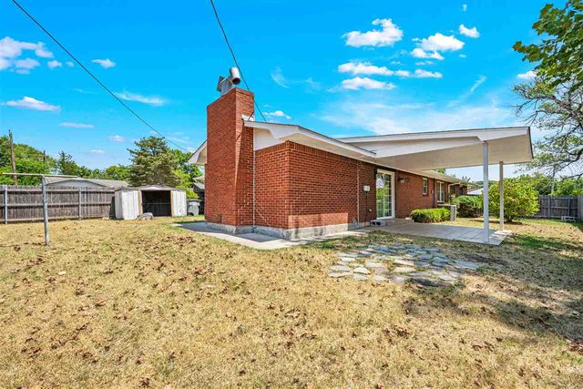 7202 NW Compass Dr, Lawton, OK 73505
