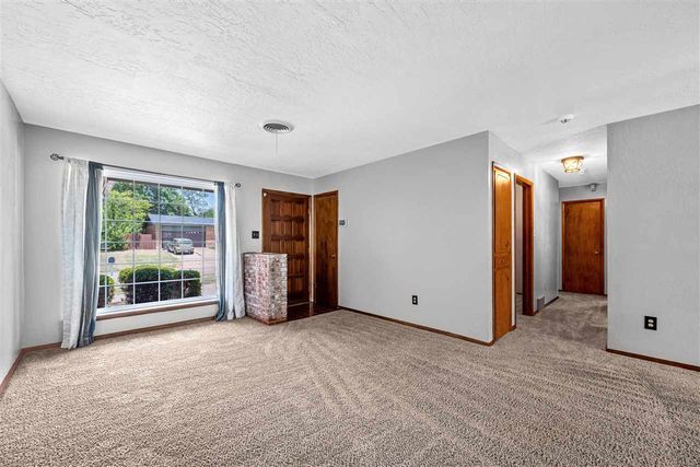 7202 NW Compass Dr, Lawton, OK 73505