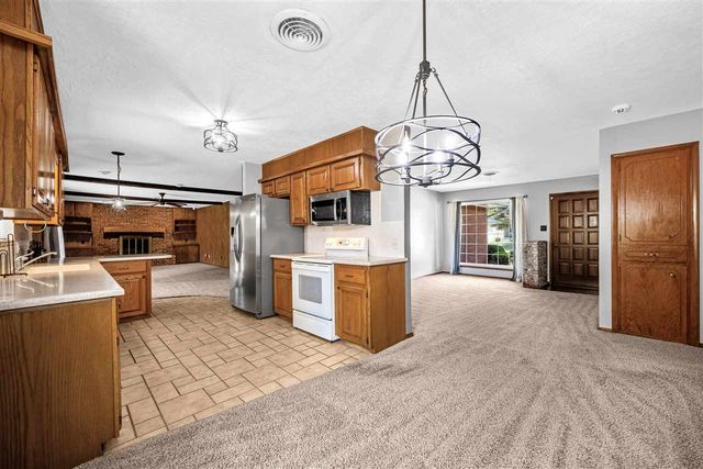 7202 NW Compass Dr, Lawton, OK 73505