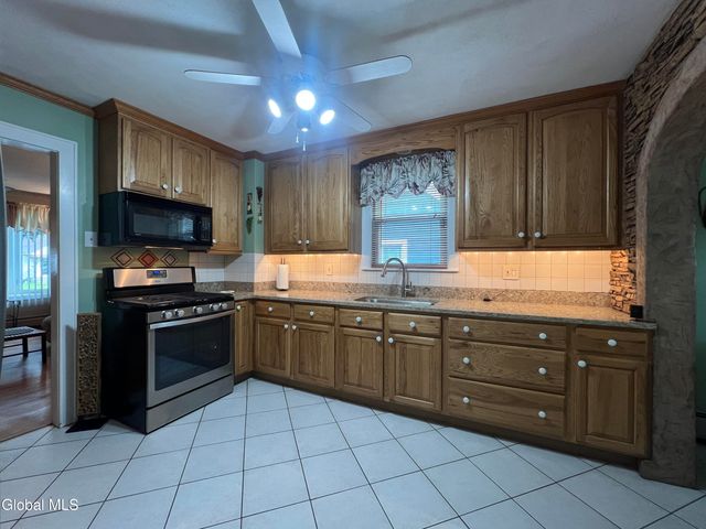 1222 Paul Avenue, Rotterdam, NY 12306