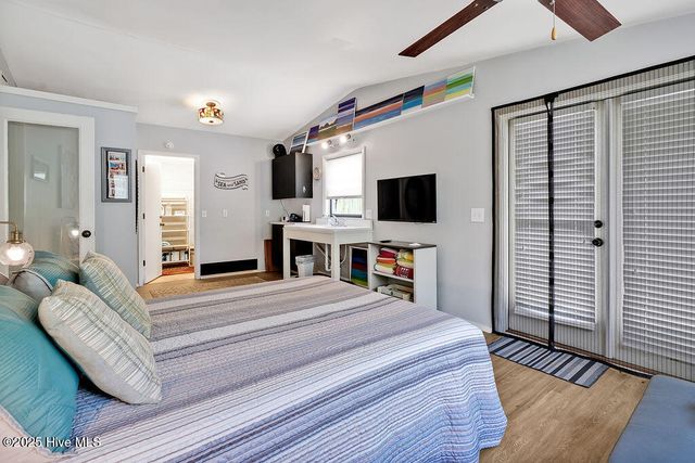 304 E Leonard Street, Southport, NC 28461