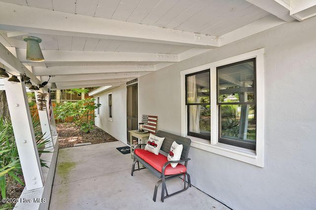 304 E Leonard Street, Southport, NC 28461