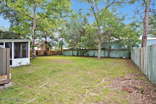 304 E Leonard Street, Southport, NC 28461