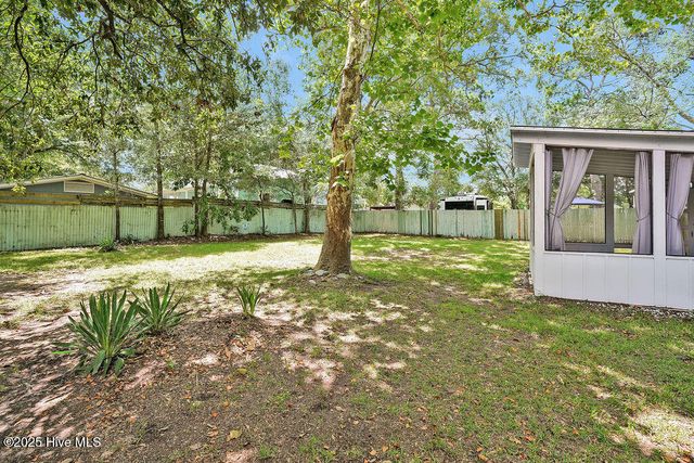 304 E Leonard Street, Southport, NC 28461