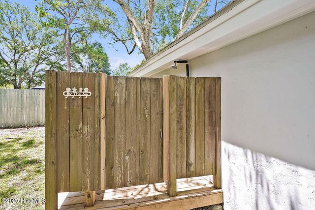 304 E Leonard Street, Southport, NC 28461