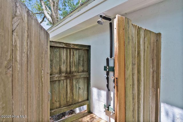 304 E Leonard Street, Southport, NC 28461