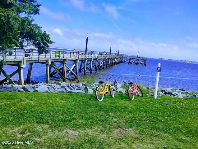 304 E Leonard Street, Southport, NC 28461