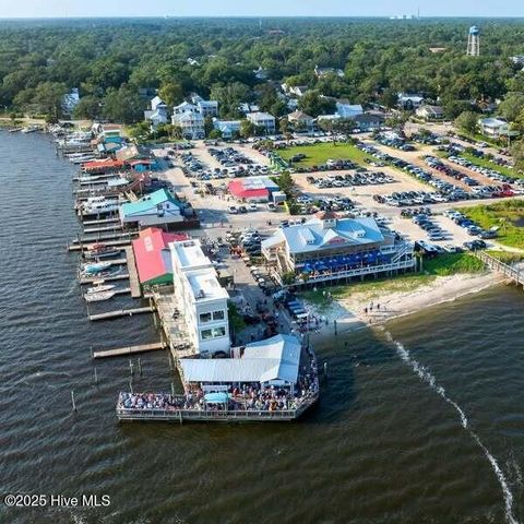 304 E Leonard Street, Southport, NC 28461