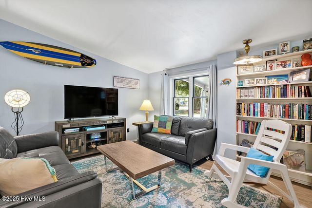 304 E Leonard Street, Southport, NC 28461