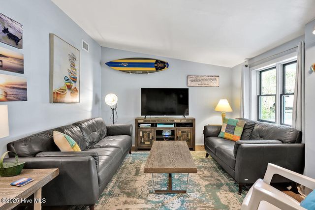 304 E Leonard Street, Southport, NC 28461