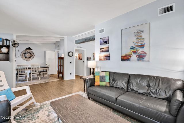 304 E Leonard Street, Southport, NC 28461