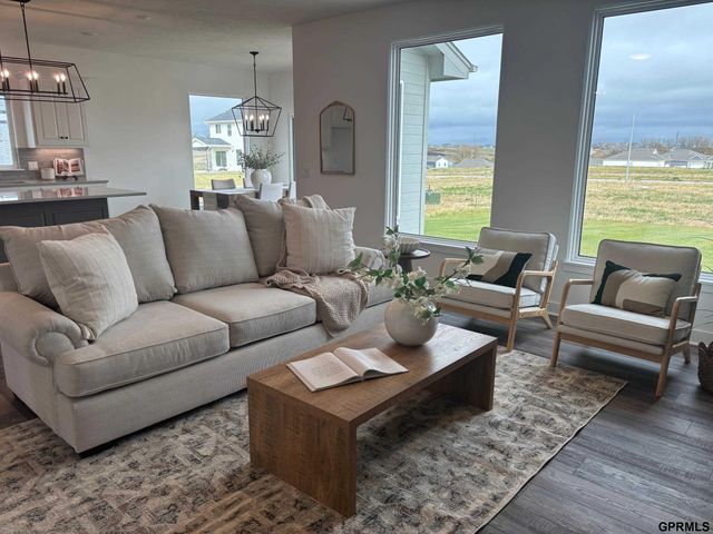 5413 N 190 Street, Elkhorn, NE 68022