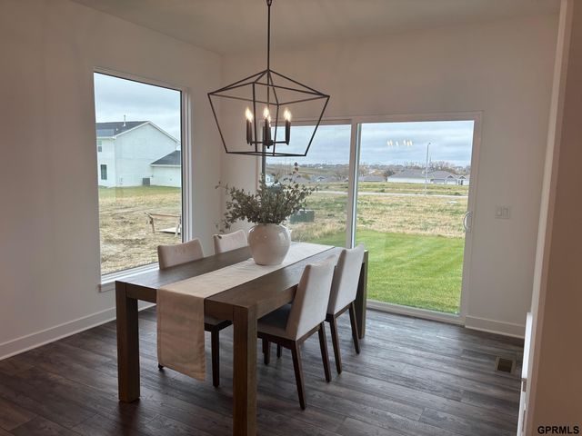 5413 N 190 Street, Elkhorn, NE 68022