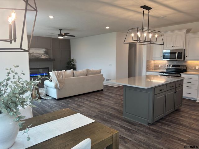 5413 N 190 Street, Elkhorn, NE 68022