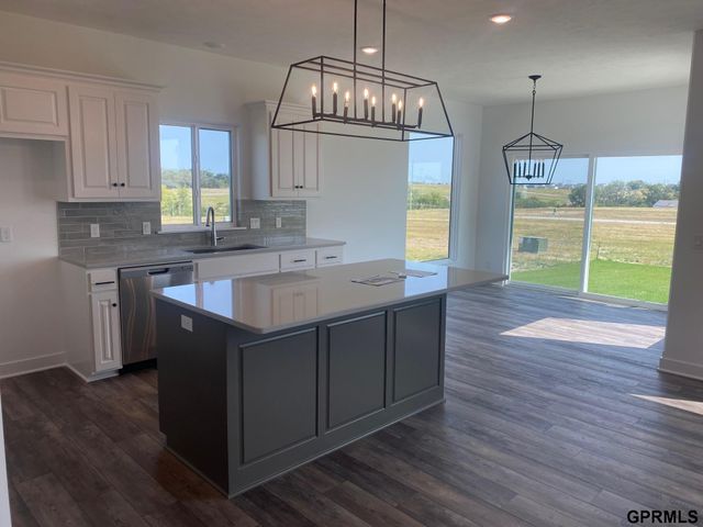 5413 N 190 Street, Elkhorn, NE 68022