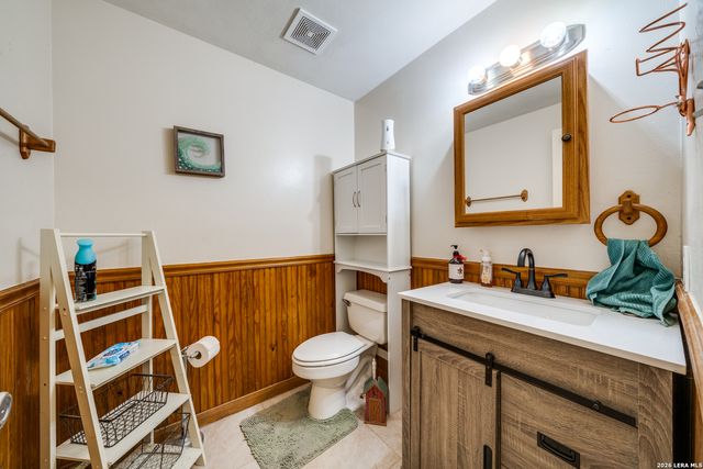 1855 BURR OAK LN, Adkins, TX 78101