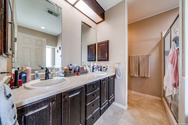 1855 BURR OAK LN, Adkins, TX 78101