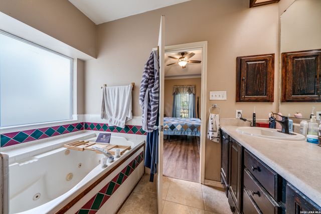 1855 BURR OAK LN, Adkins, TX 78101