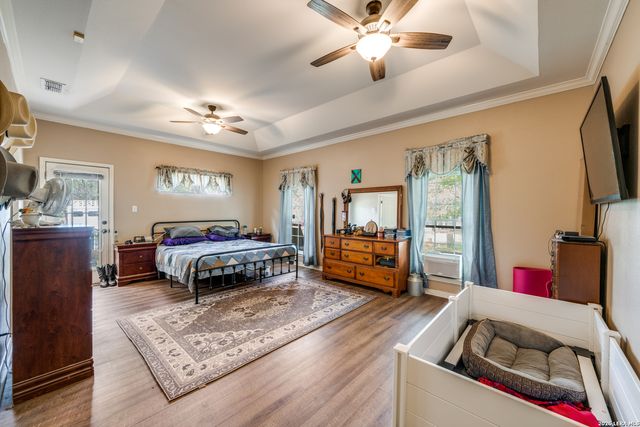 1855 BURR OAK LN, Adkins, TX 78101