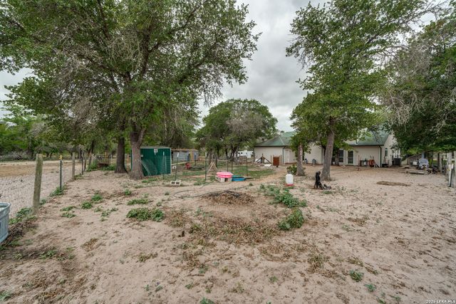 1855 BURR OAK LN, Adkins, TX 78101