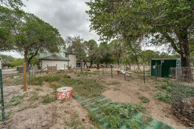 1855 BURR OAK LN, Adkins, TX 78101