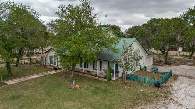 1855 BURR OAK LN, Adkins, TX 78101
