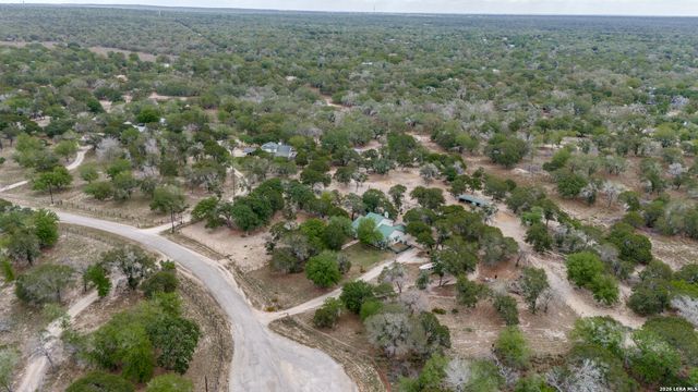 1855 BURR OAK LN, Adkins, TX 78101