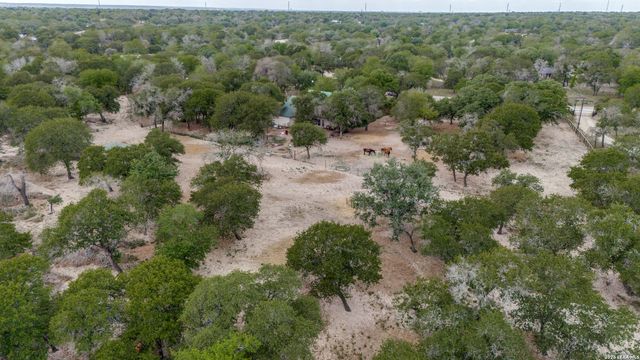 1855 BURR OAK LN, Adkins, TX 78101