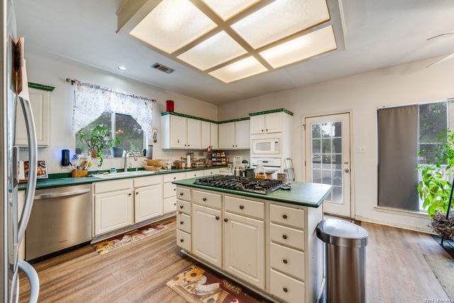 1855 BURR OAK LN, Adkins, TX 78101