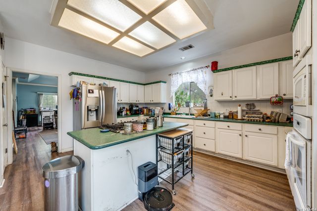 1855 BURR OAK LN, Adkins, TX 78101