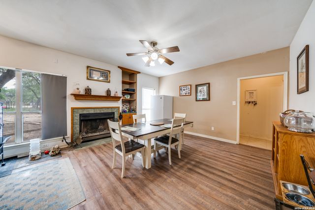 1855 BURR OAK LN, Adkins, TX 78101